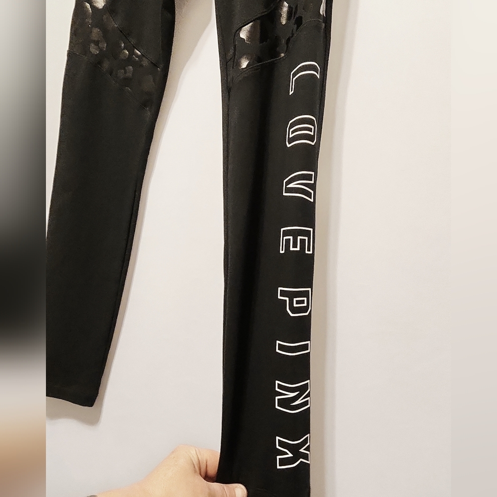 Bnwt (M) VS Pink Yoga Legging in black + black animal print accent msrp $46.95